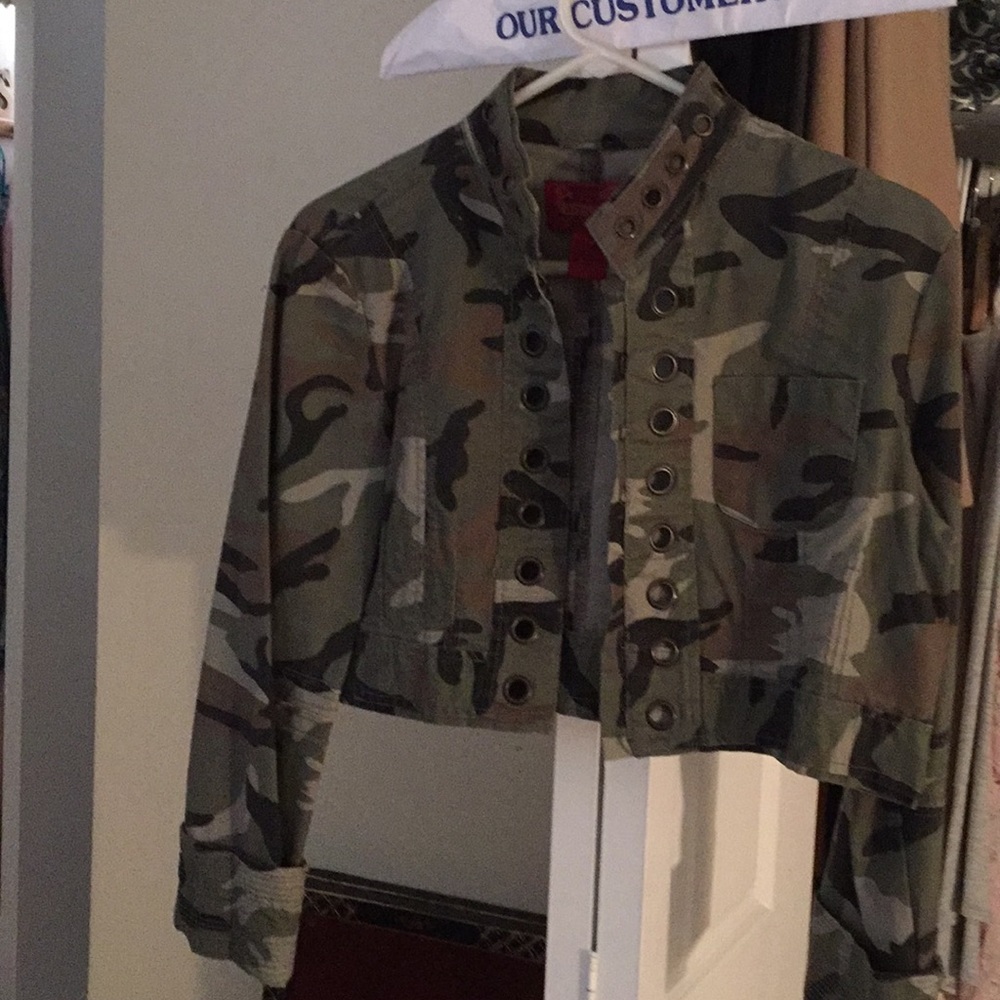 Short style ladies jacket